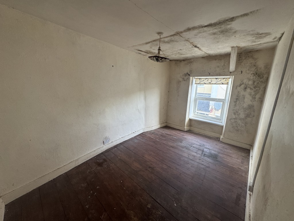 Lot: 64 - MIXED USE OPPORTUNITY IN NEED OF IMPROVEMENT IN A POPULAR AREA - Bedroom one